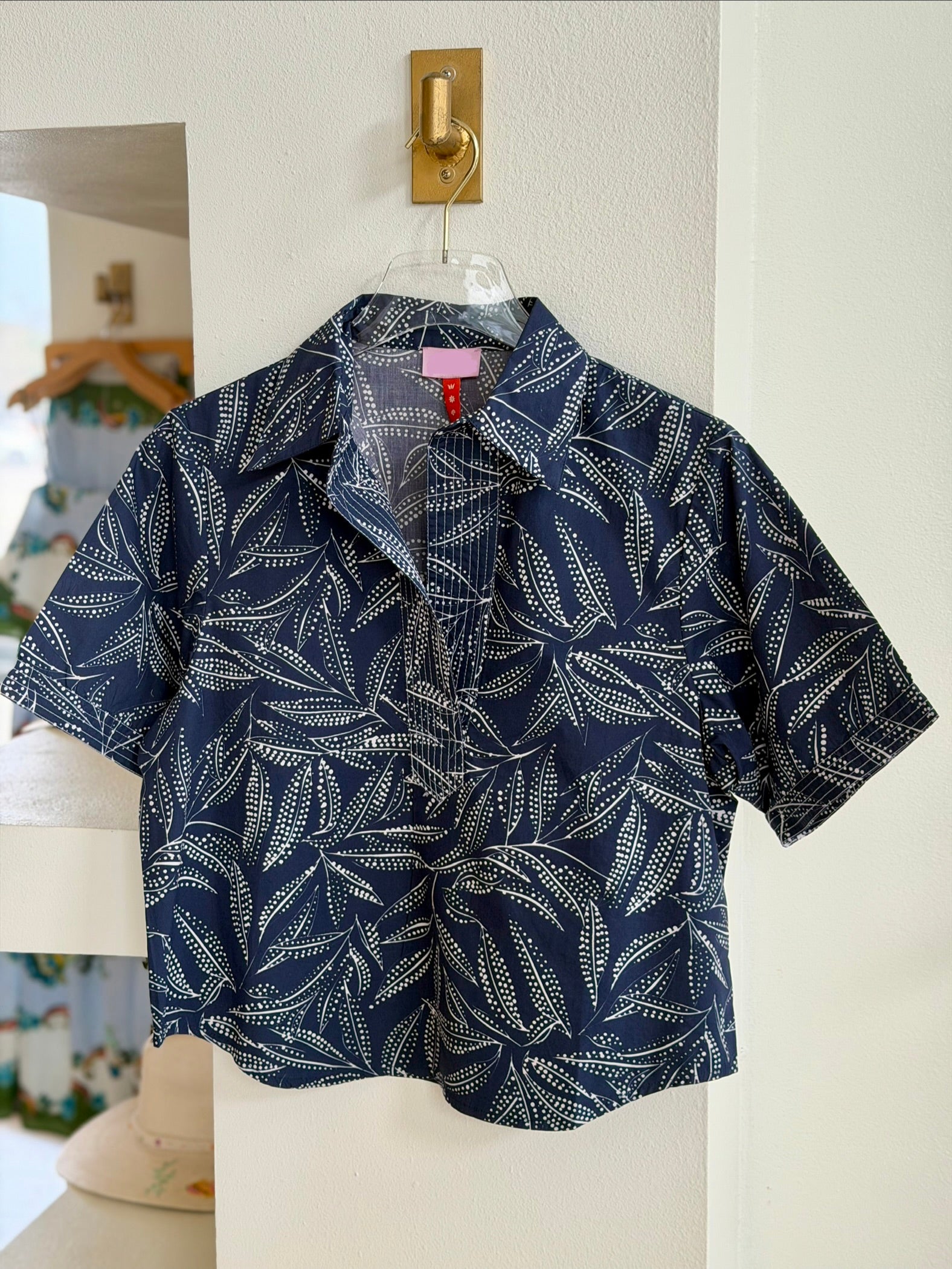 Ne124 Navy Leaf Split Neck Top