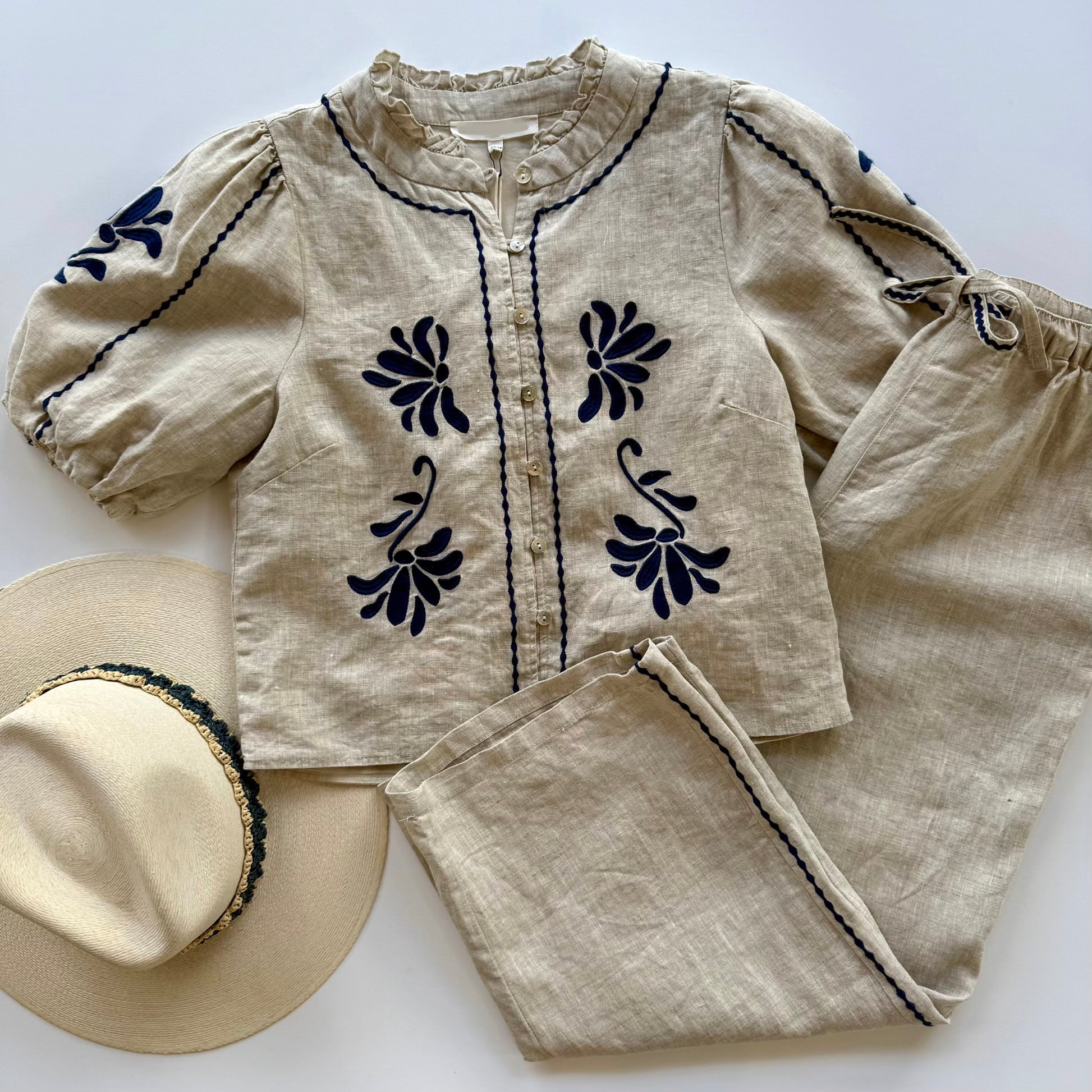 Mesp6656 Tan Embroidered Top