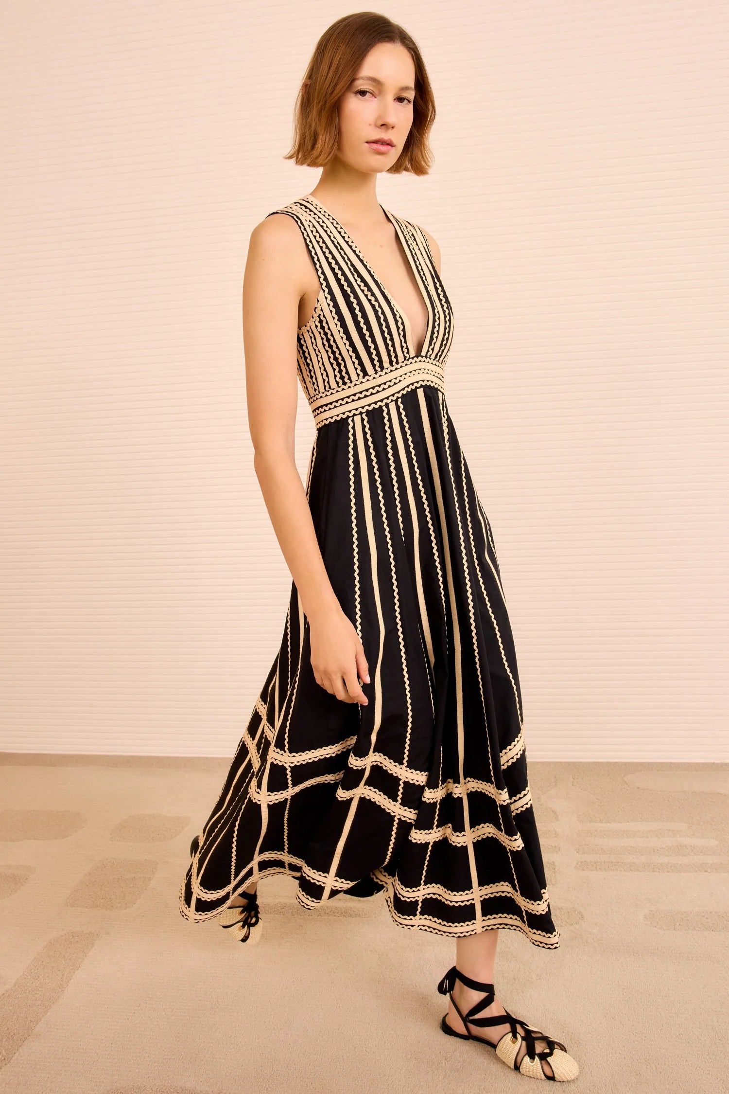 Ul0116 Deep V Midi Dress