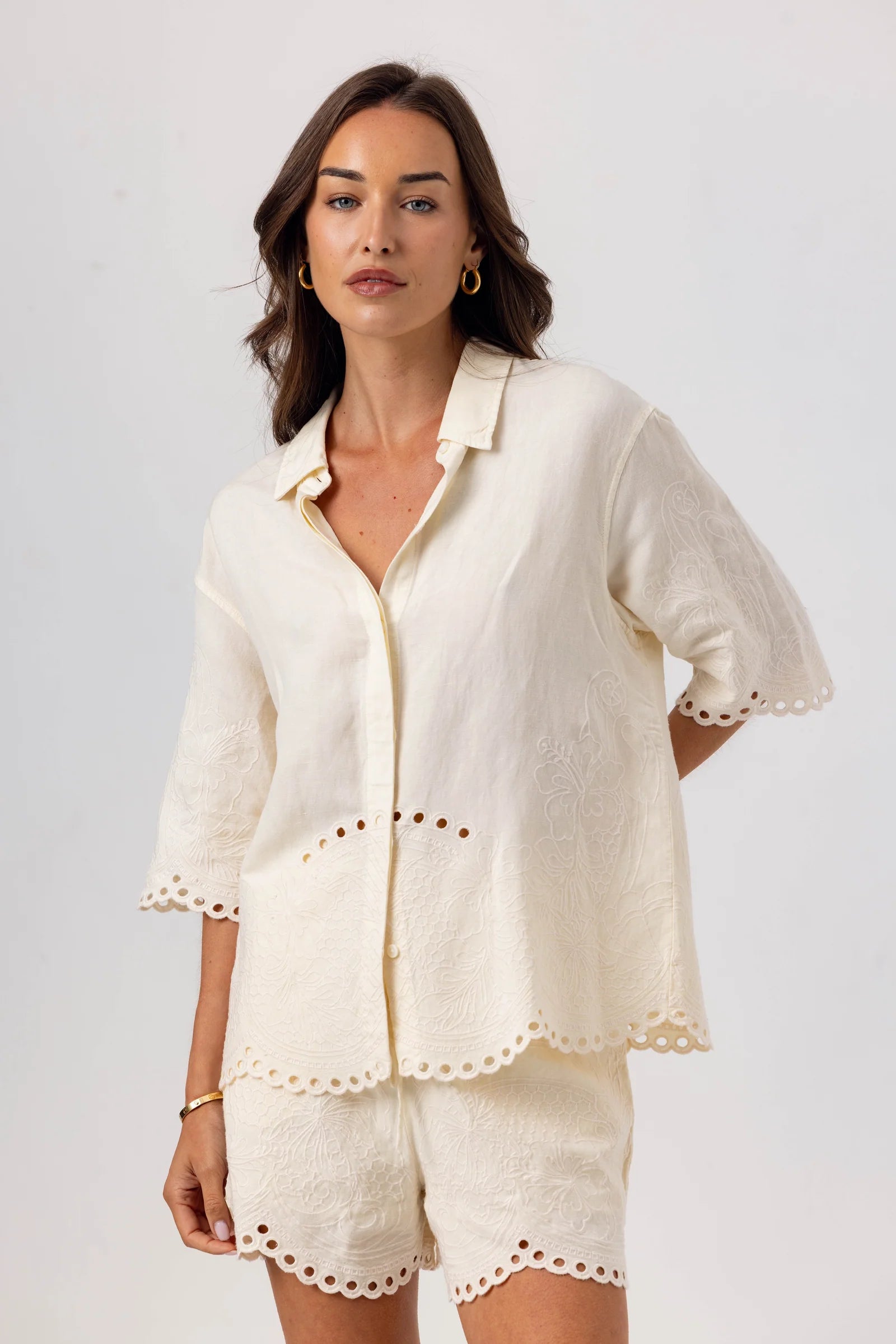 Su047 Embroidered Top