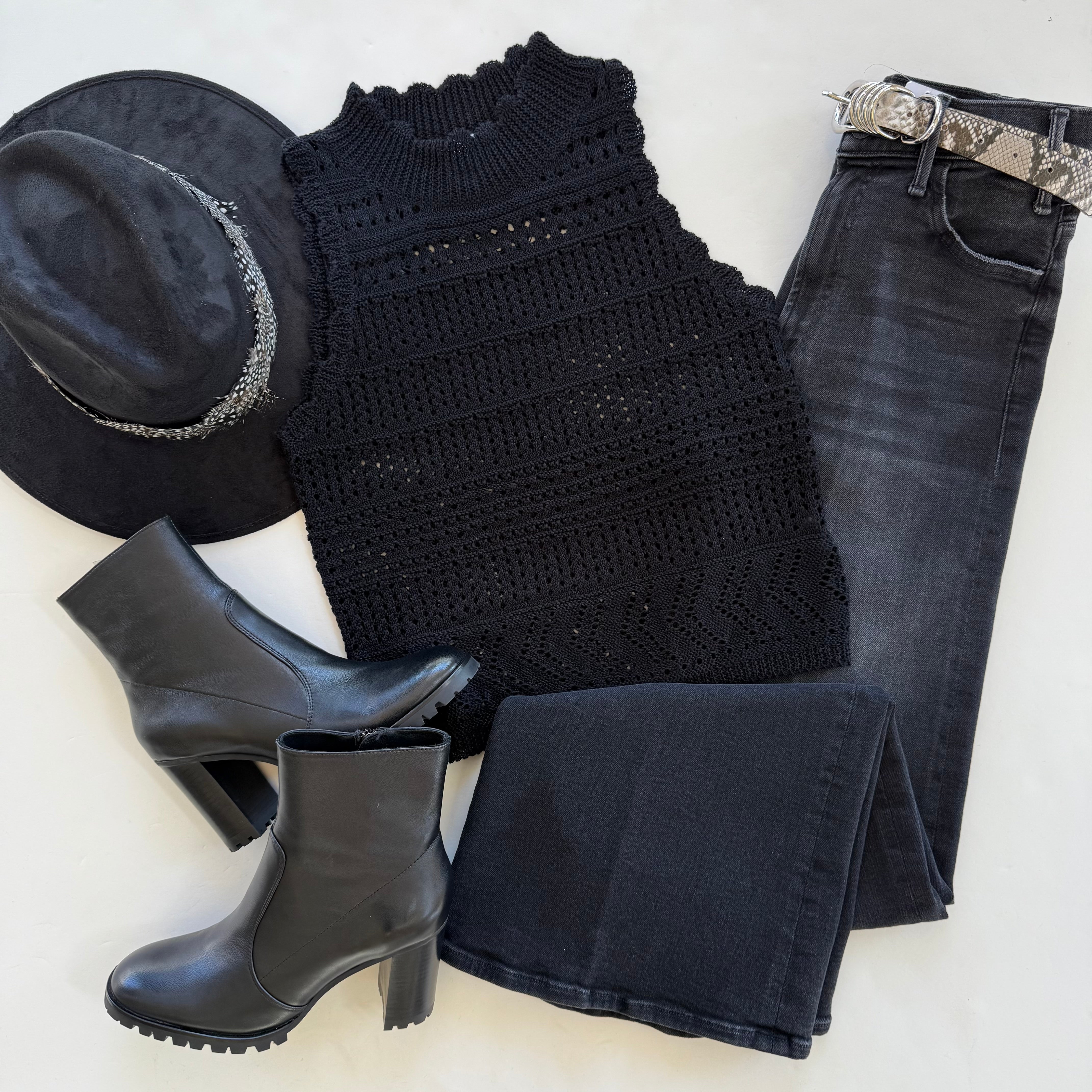 Su288 Black Crochet Tank