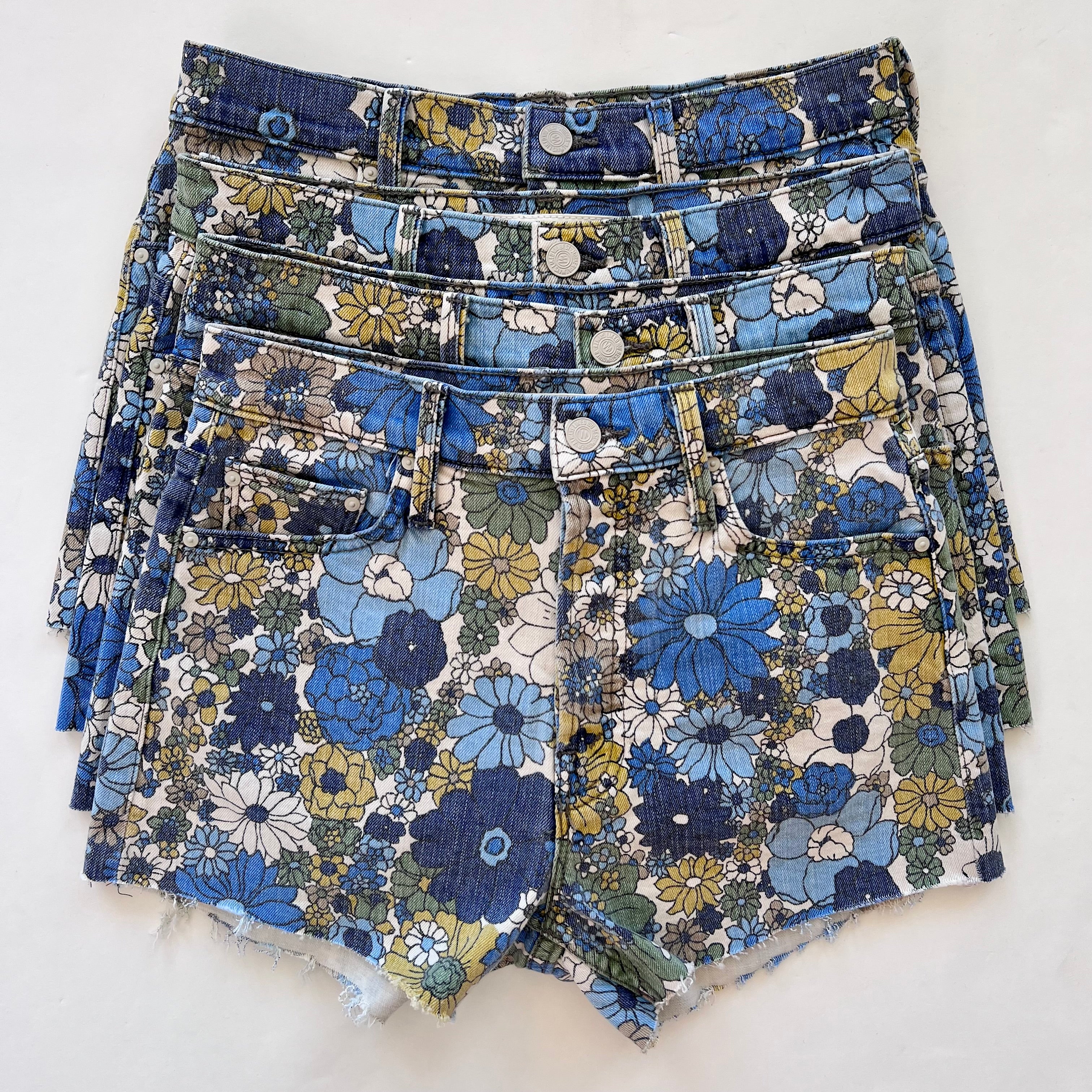 Mo4332 Mother Tomcat Kick Fray Short - Flowers
