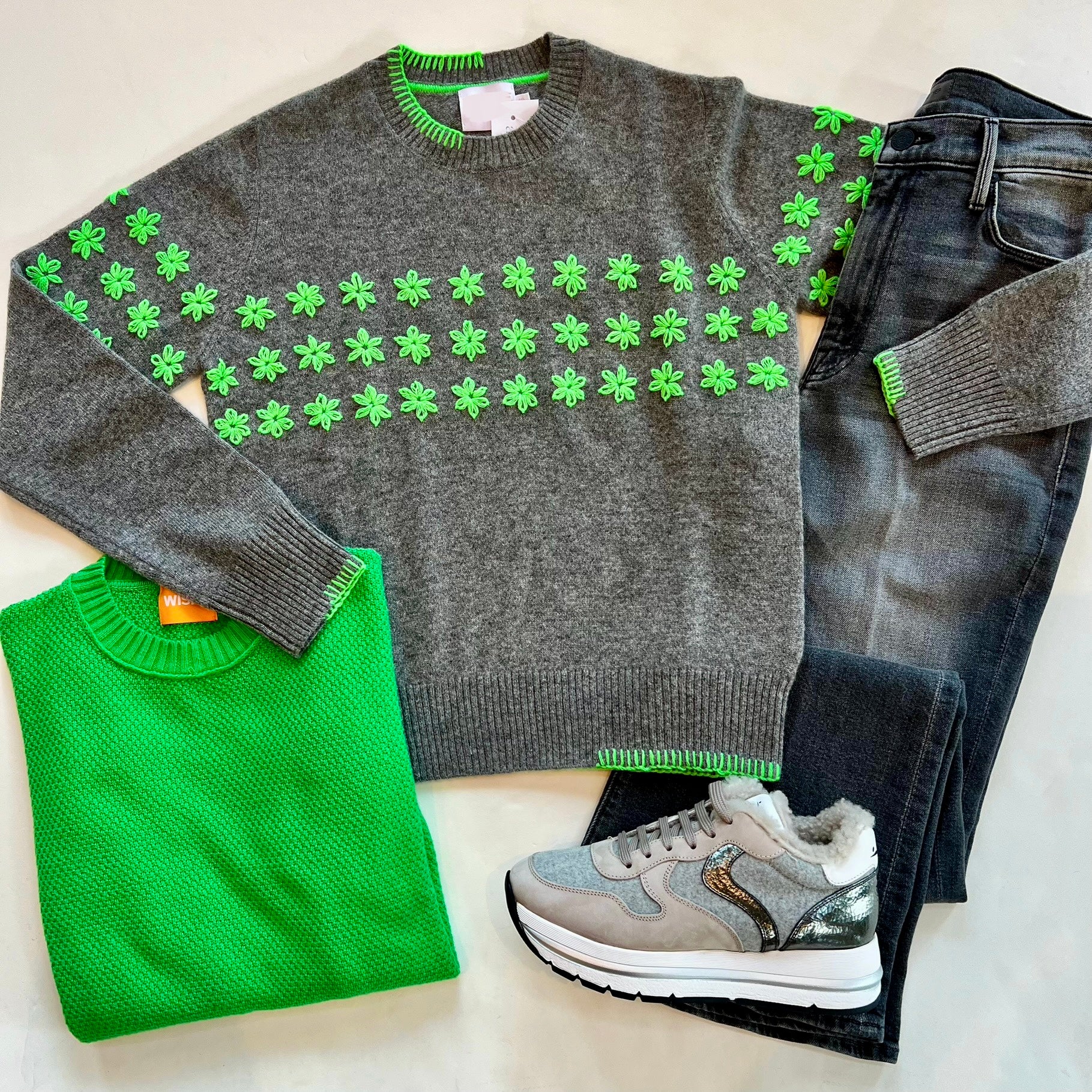 Br015 Brodie Neon Flower Embroidery Sweater