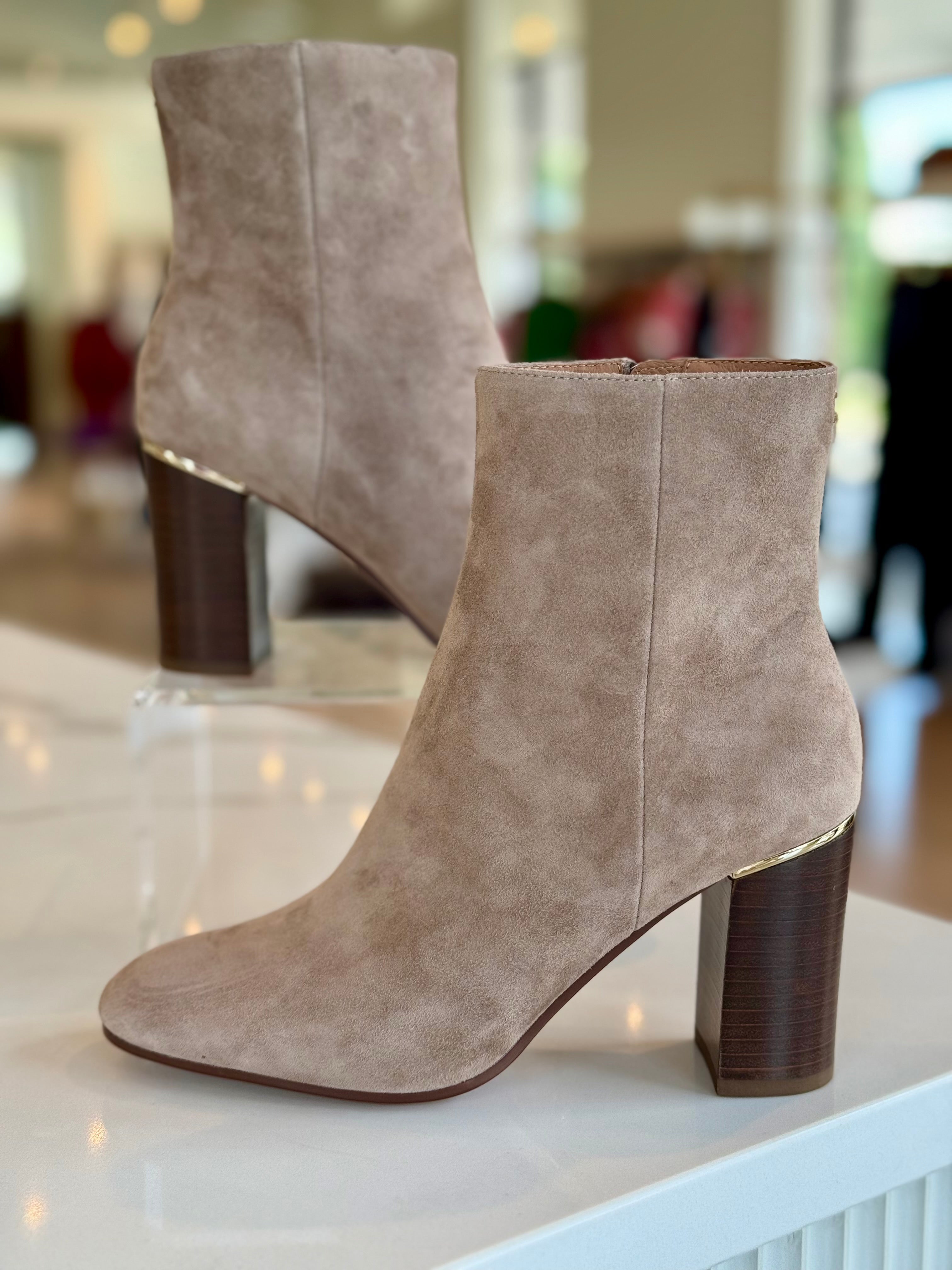 Lo013 Taupe Stacked Heel Boot