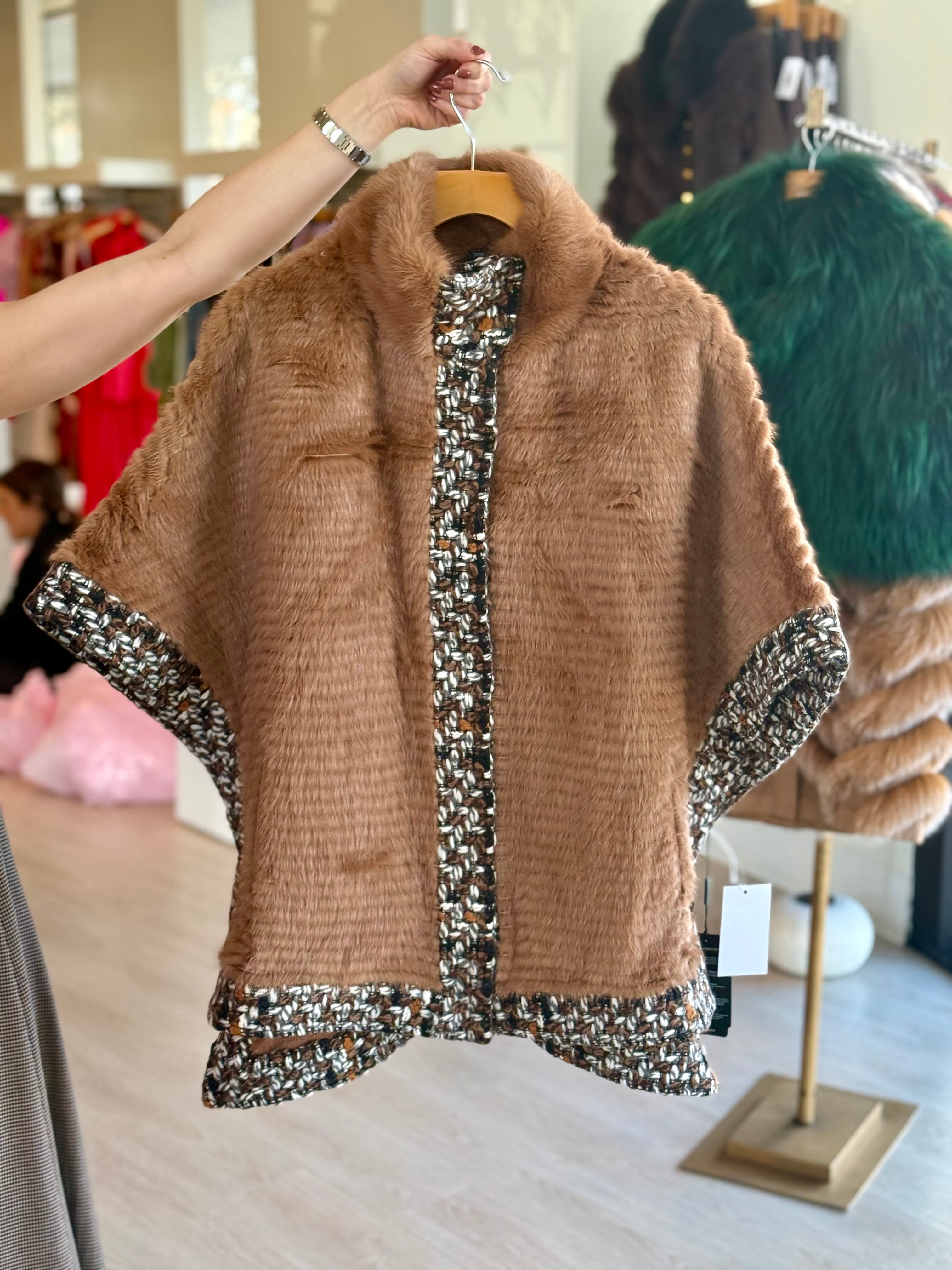 Diph880 Camel Mink Poncho