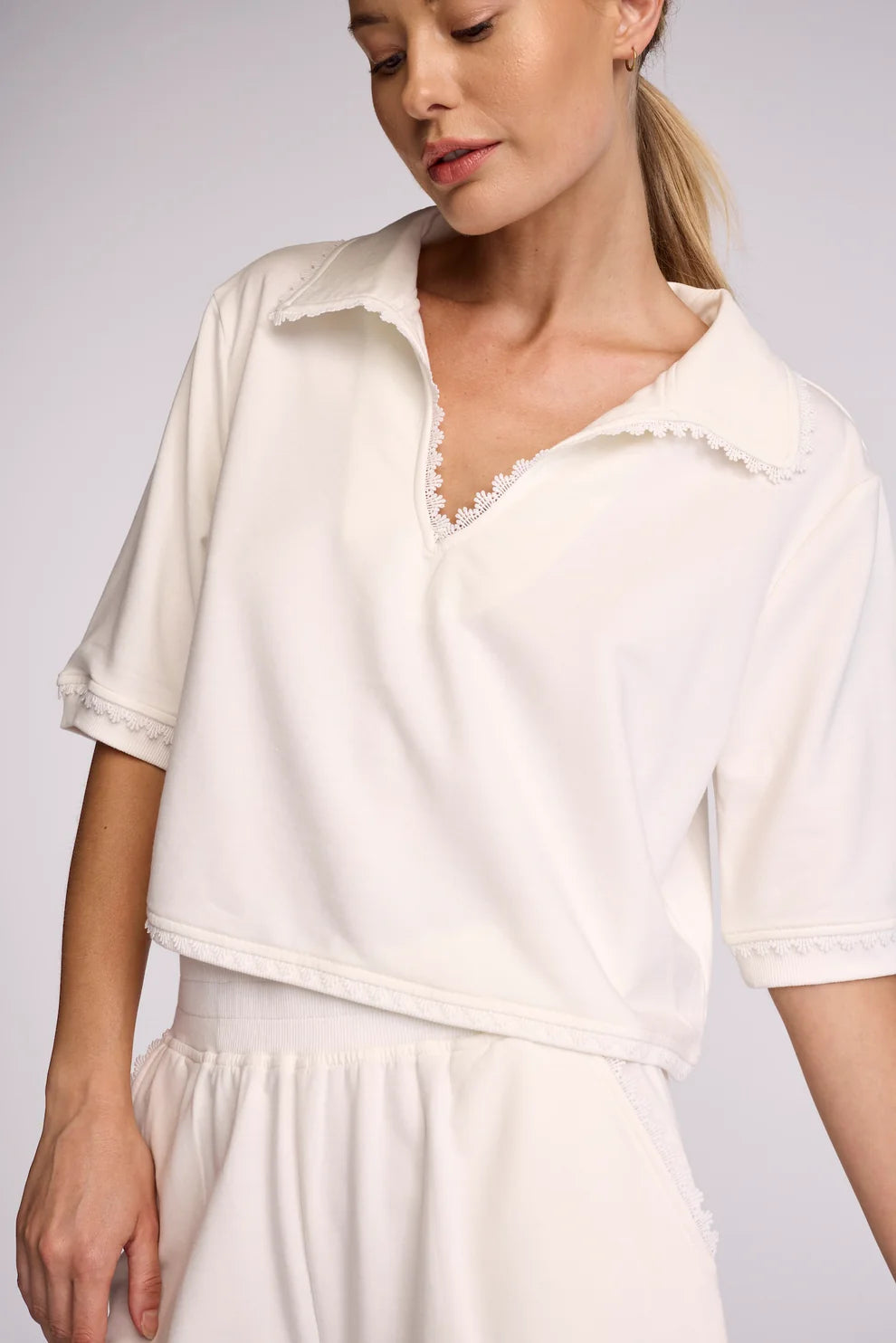 Su005 White Polo Top