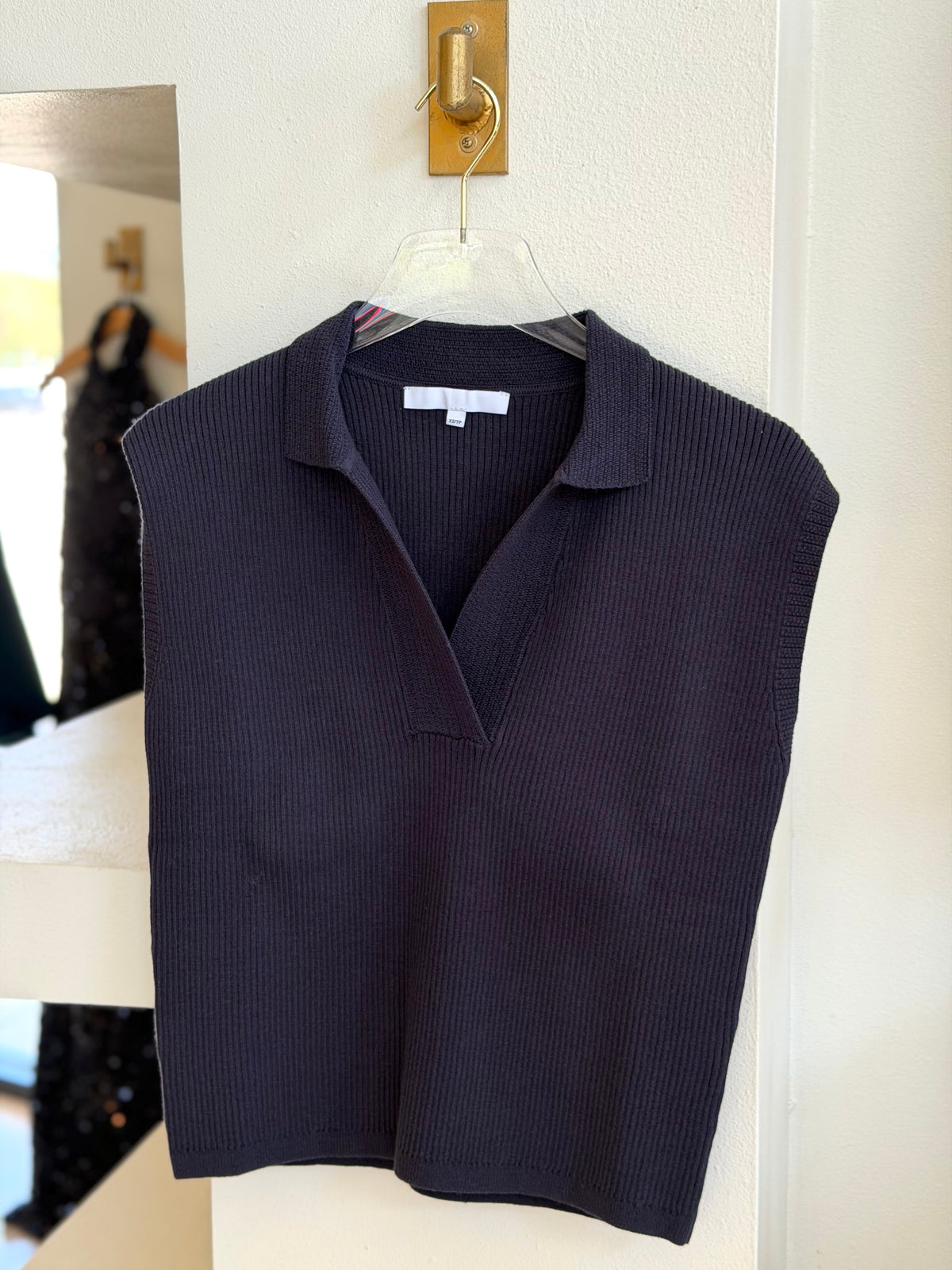 Me1620 Navy Sleeveless Sweater