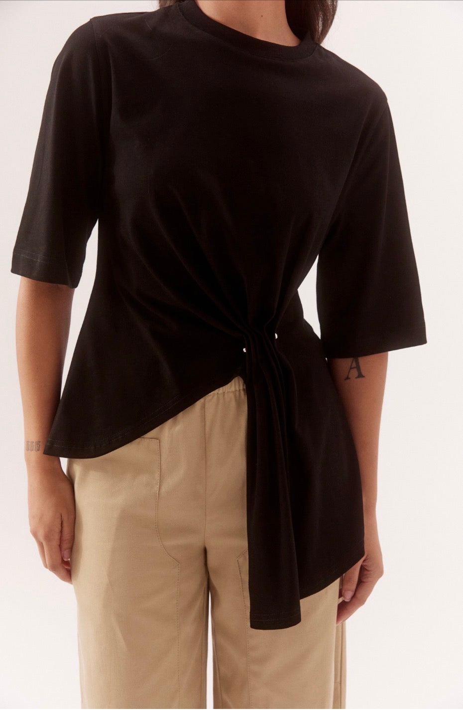 So6045 Black Split Hem Tee