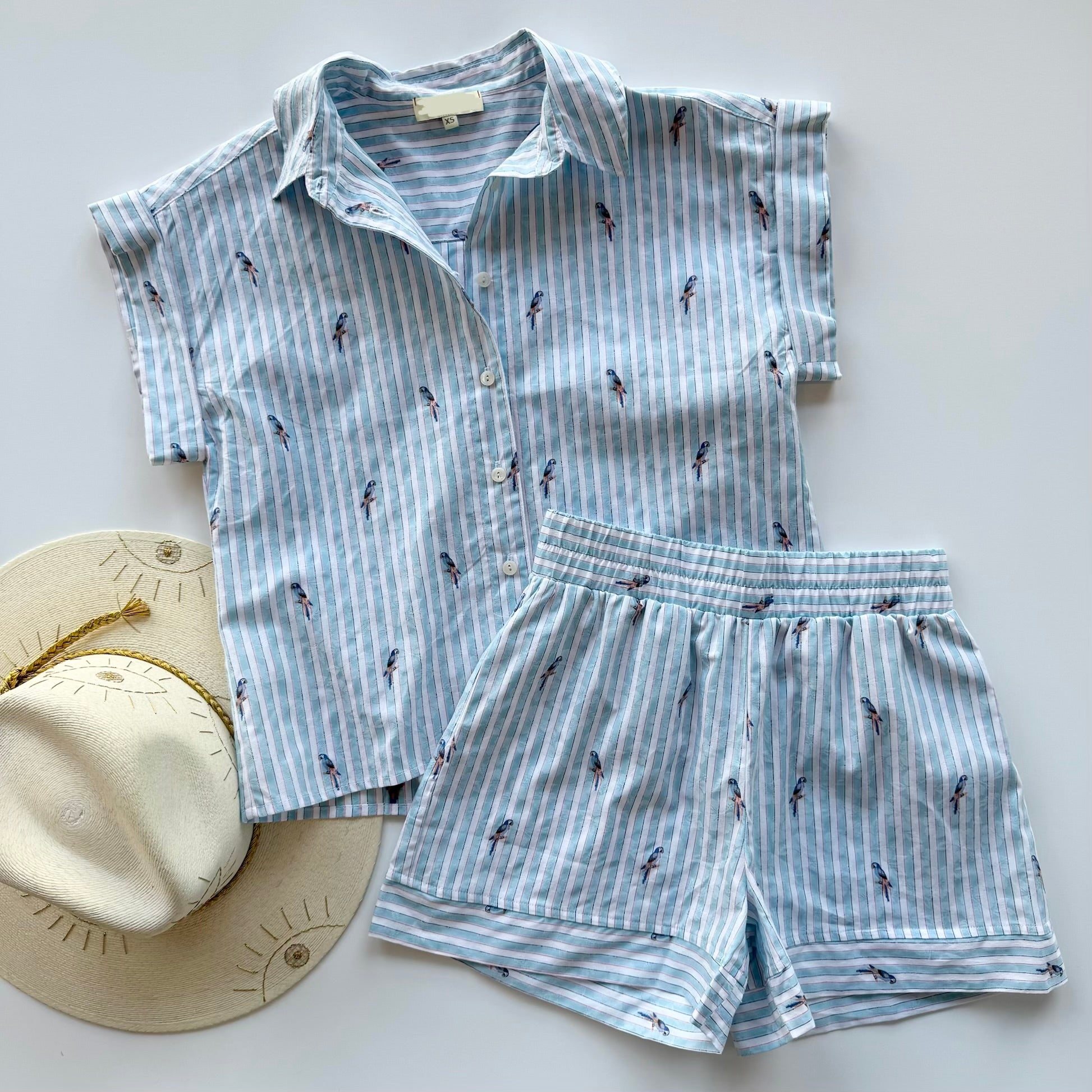 St1683 Blue Parrot Top