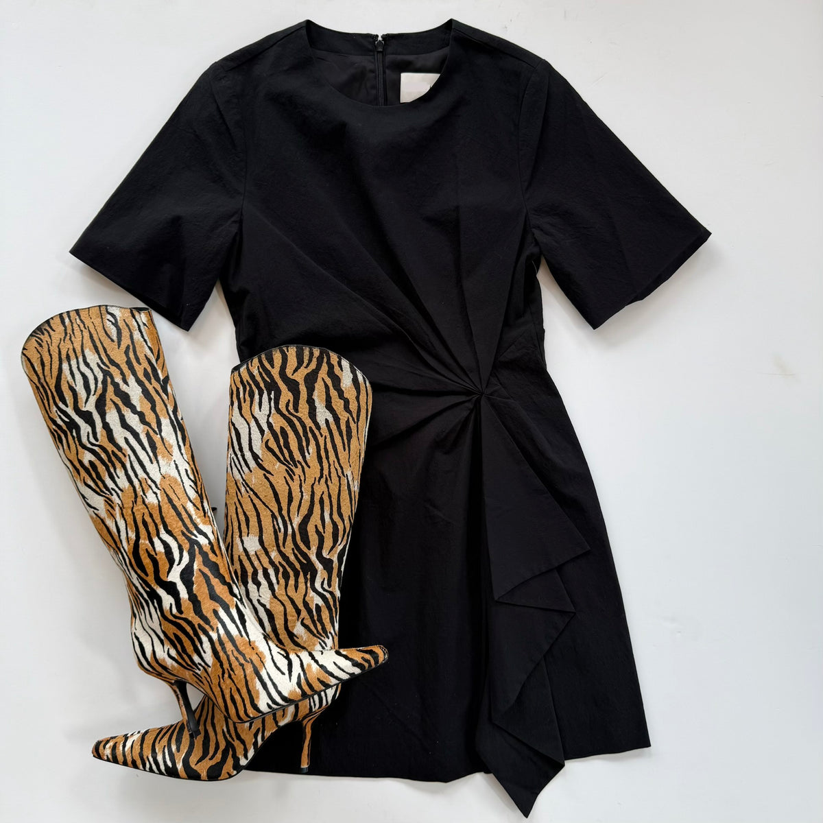 De5904 Black Pleated Dress