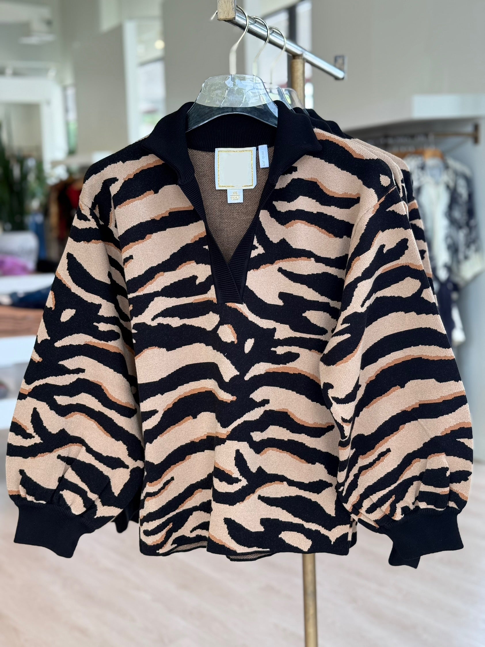Em451 Tiger Collared Sweater