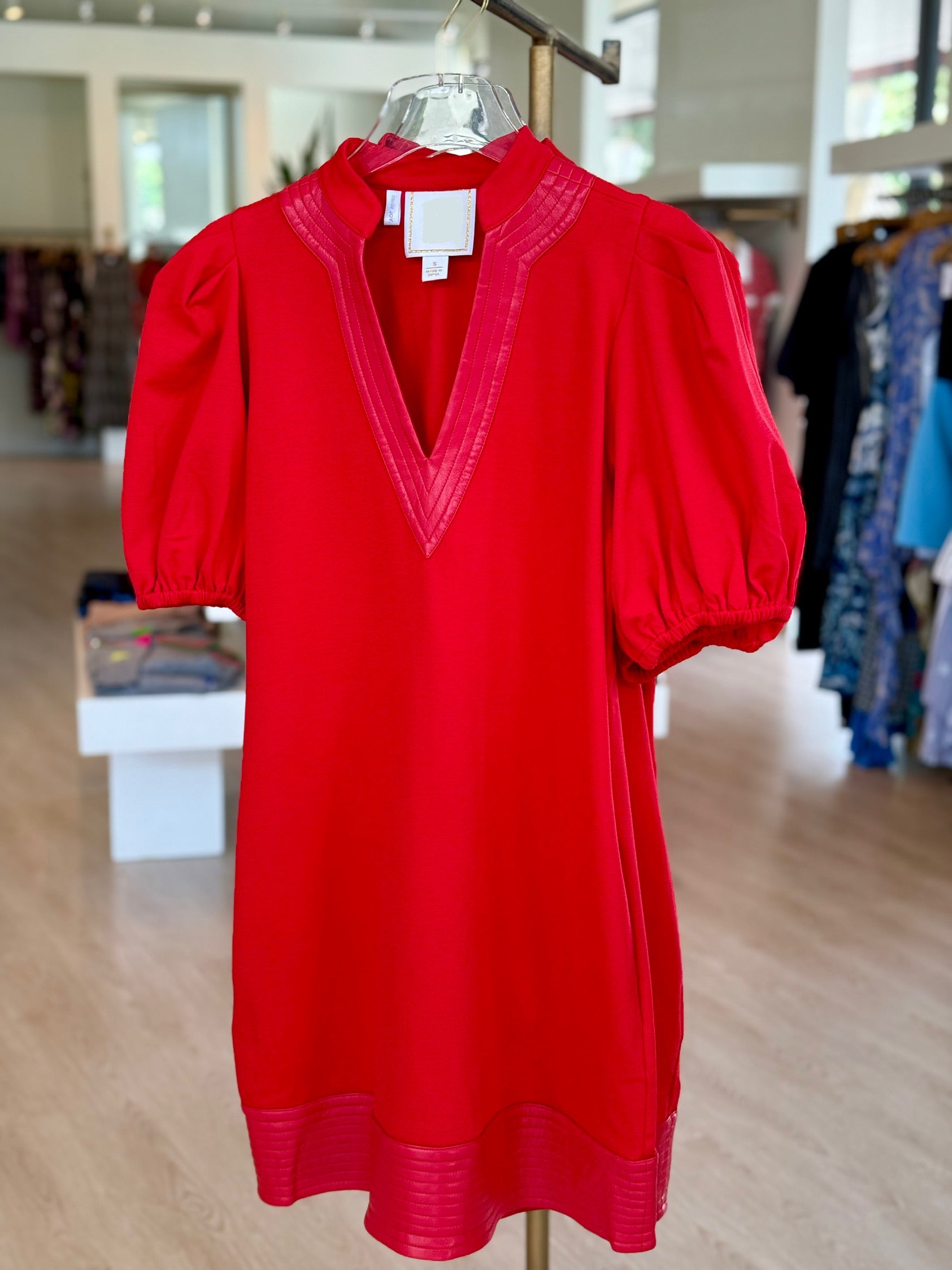 Em432 High Red Shift Dress