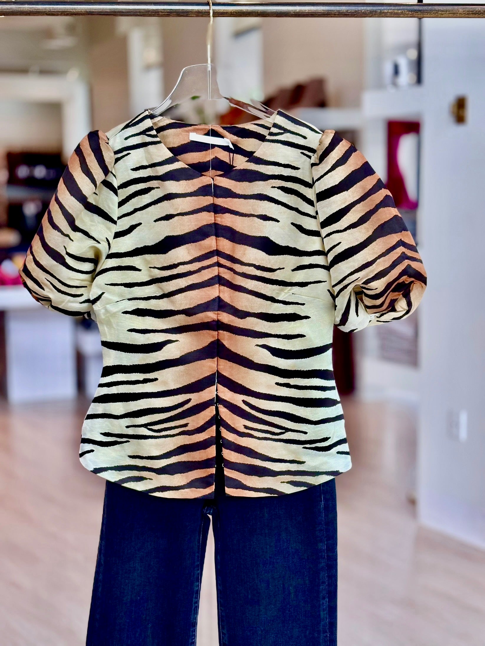 Ha5386 Tiger Puff Sleeve Top