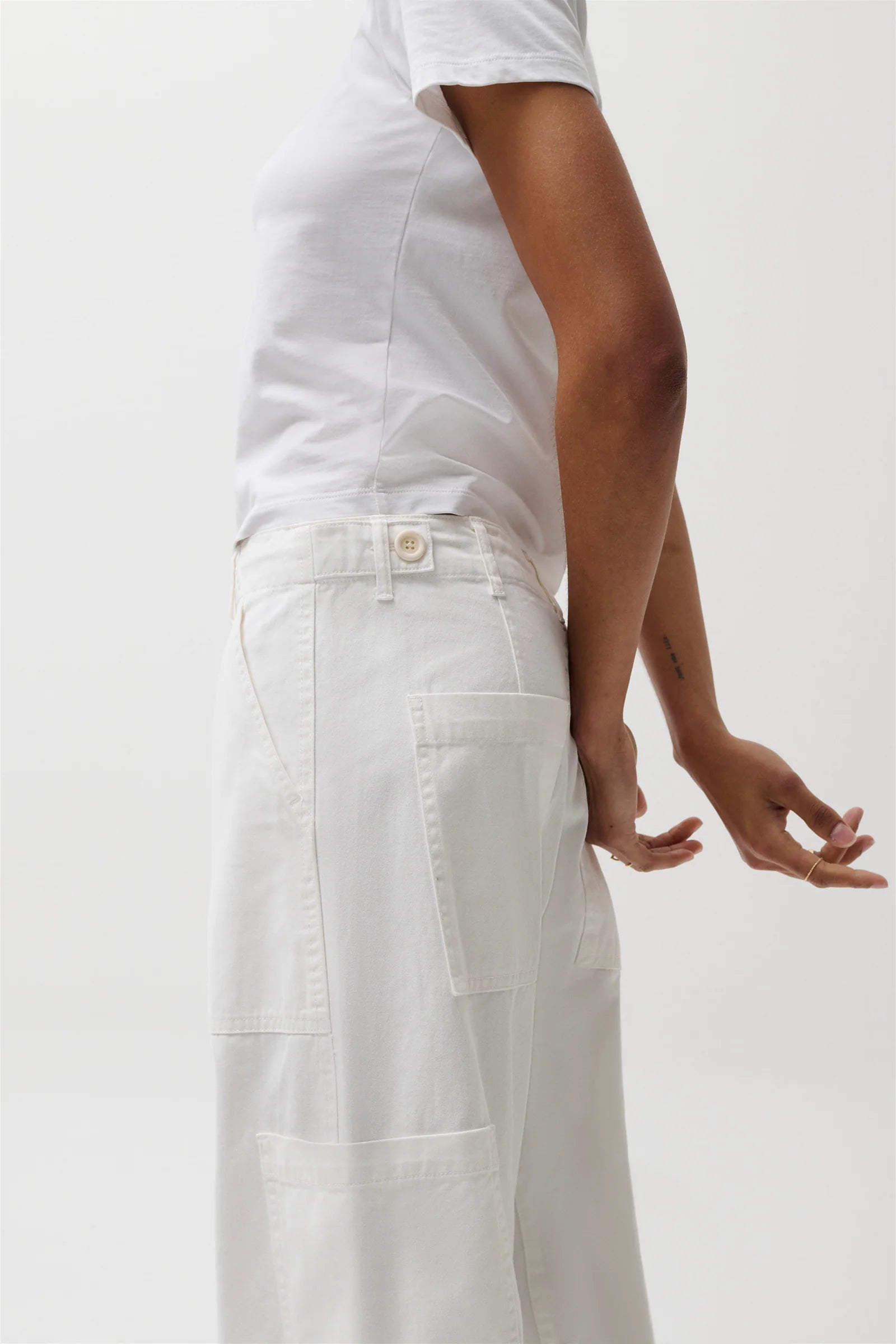 Pi0011 White Barrel Jean