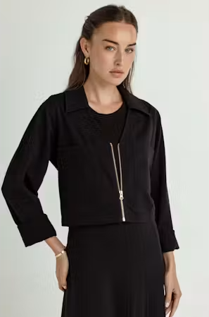 Su213 Black Cropped Zip Top