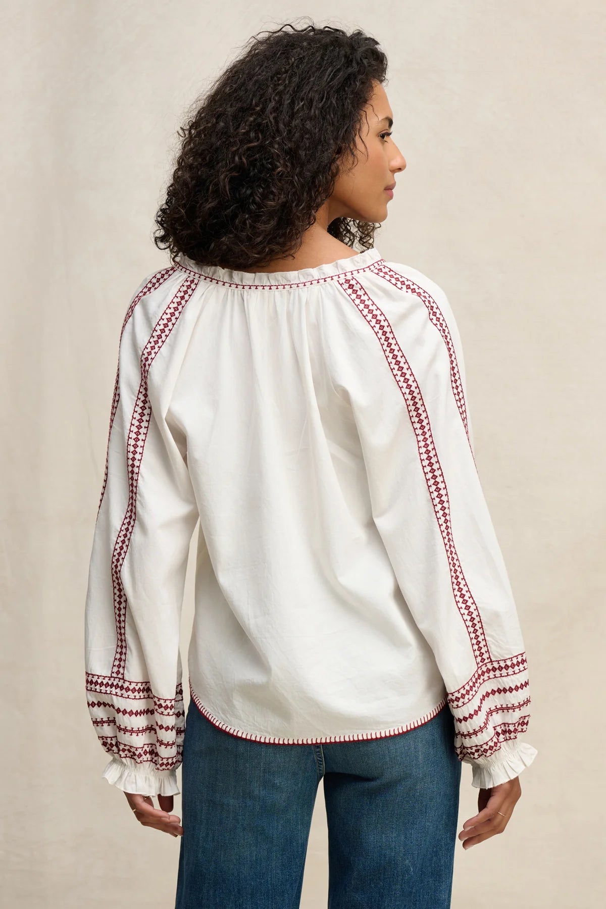 Vescarlett Embroidered Puff Sleeve Top