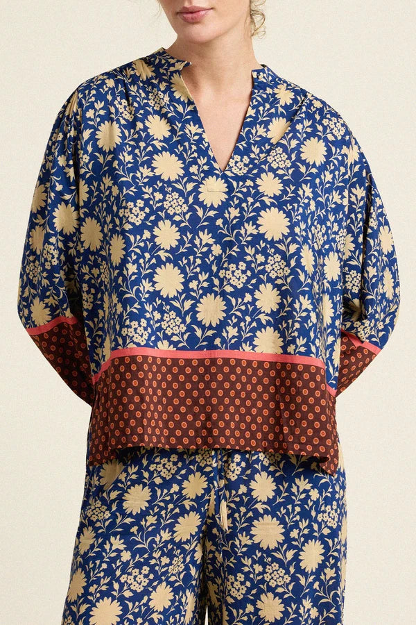 Tr1106 Navy Floral Blouse