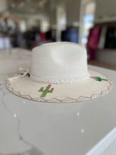 Load image into Gallery viewer, Corazon Santa Maria Cactus Hat
