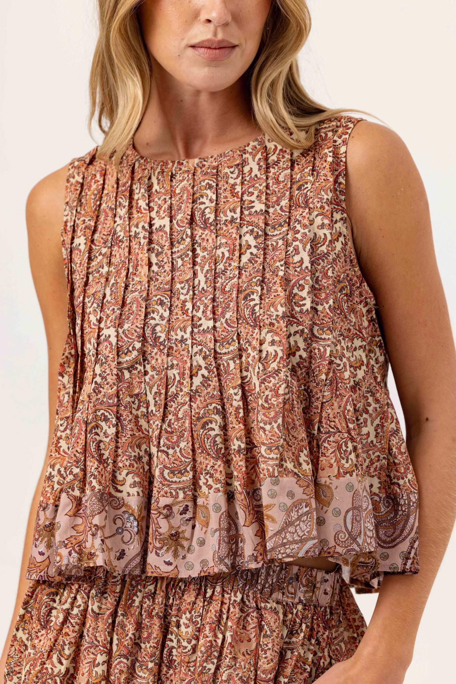 Su122 Floral Vine Top