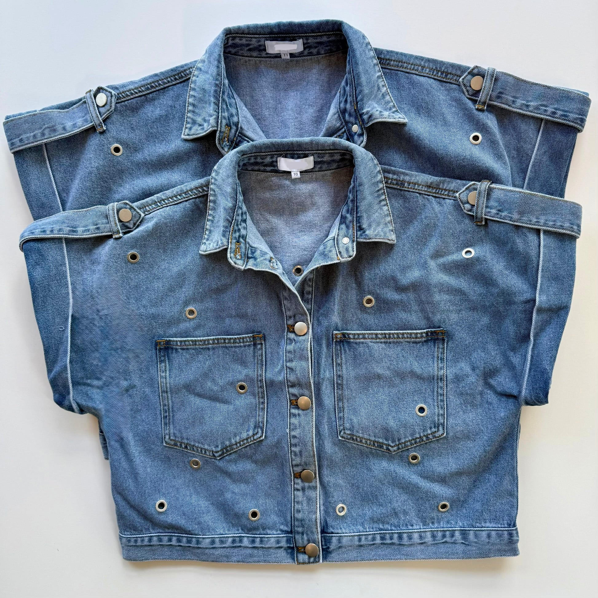 Su7198 Denim Grommet Top
