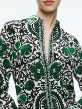 Load image into Gallery viewer, Alcc402p12005 Emerald Monarch Blouse

