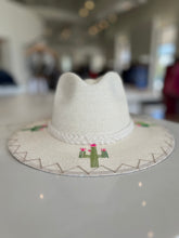 Load image into Gallery viewer, Corazon Santa Maria Cactus Hat
