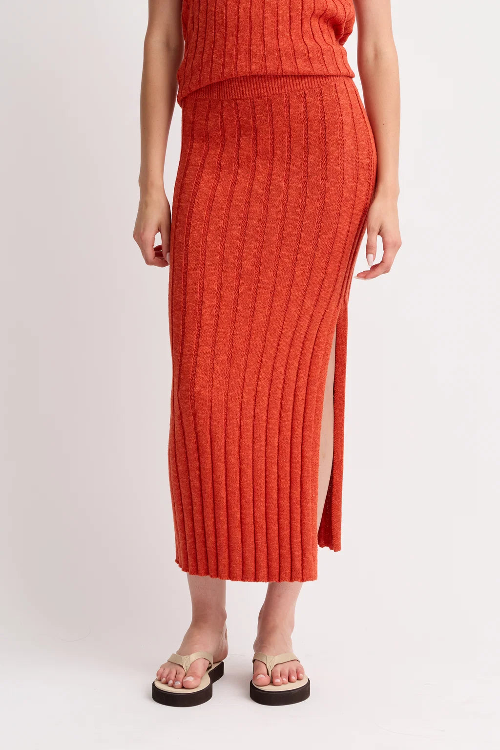 On835 Red Maxi Skirt