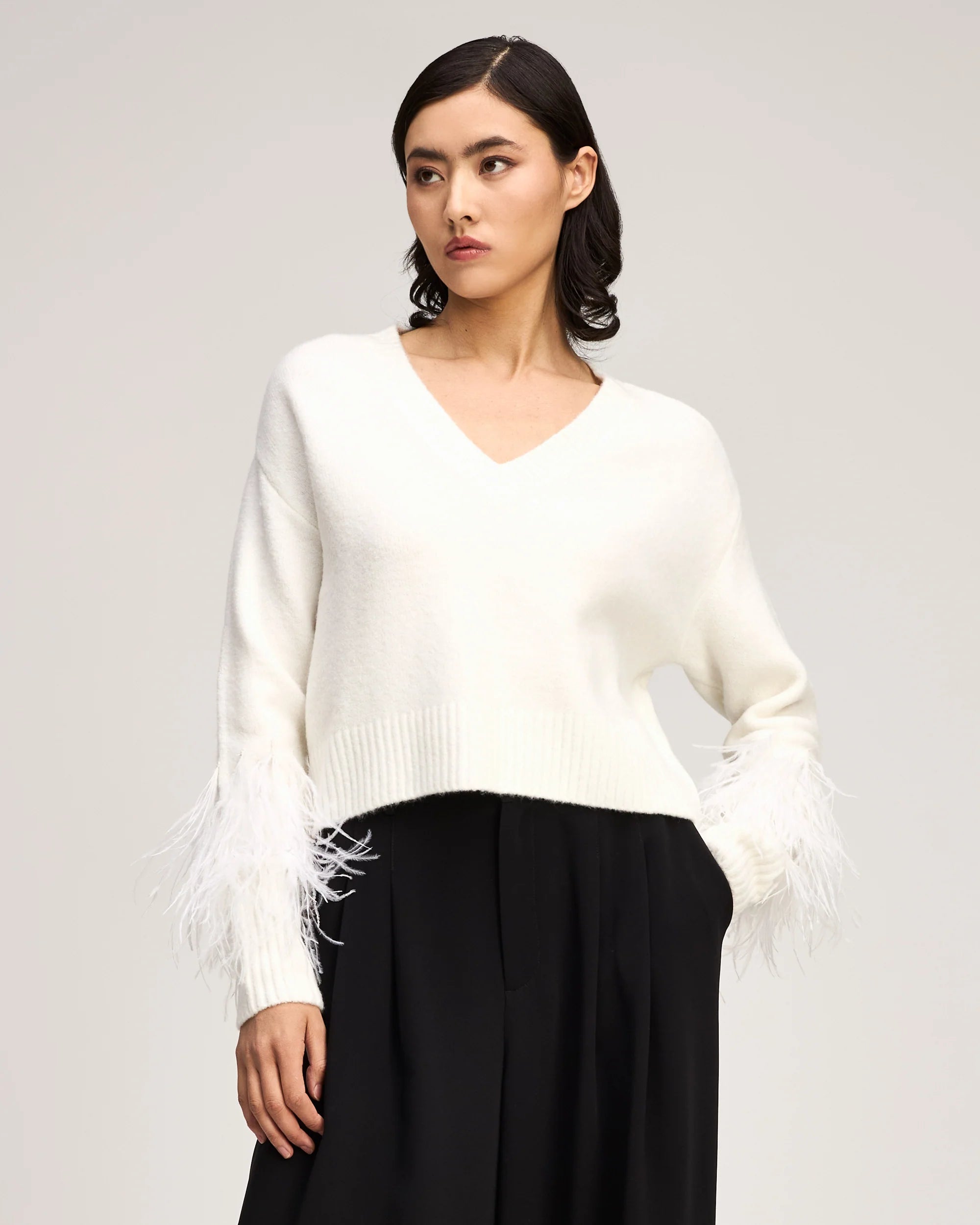 Cizk1354 Ivory Feather Pullover