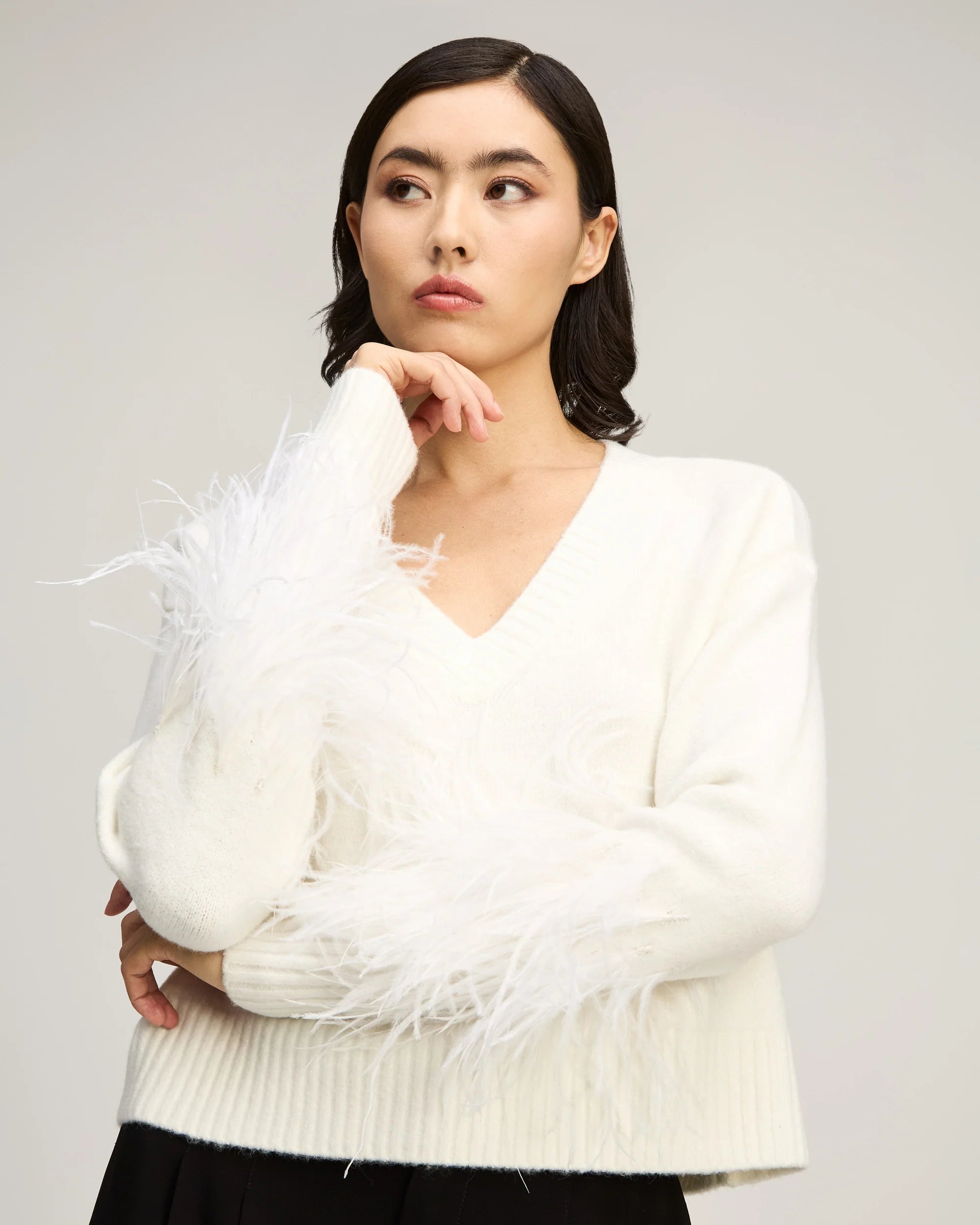 Cizk1354 Ivory Feather Pullover