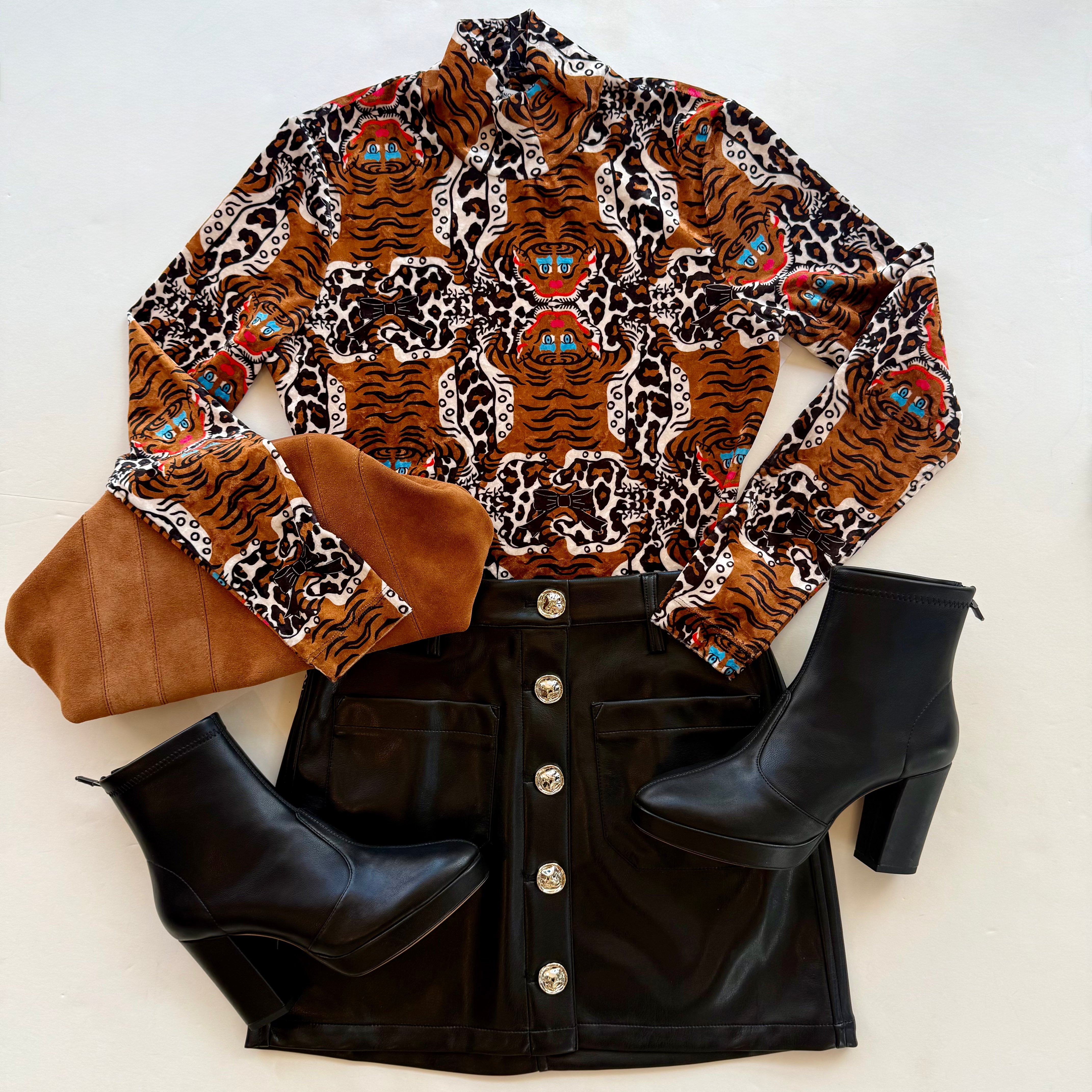 Maveto Tiger Velvet Turtleneck