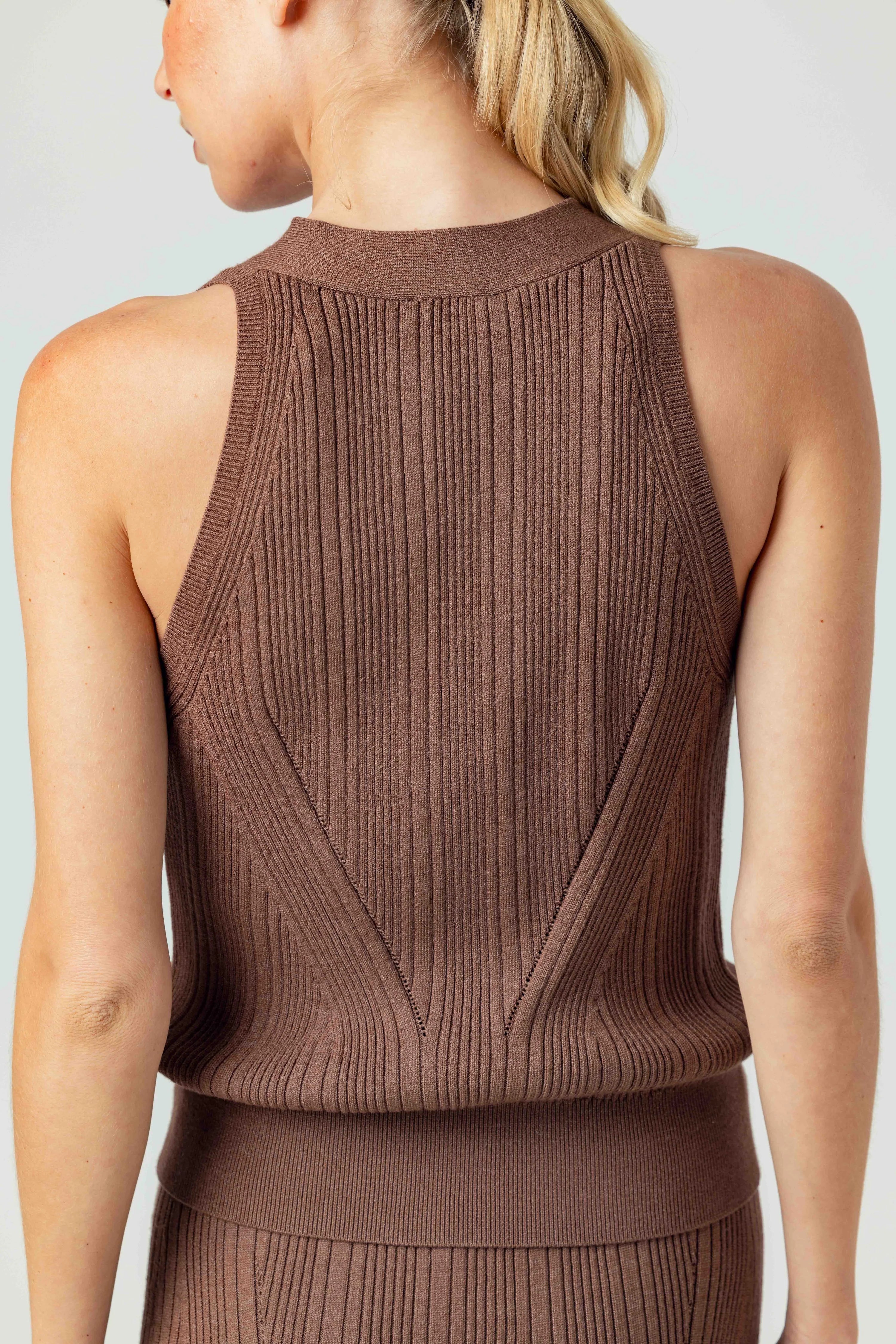 Su134 Tan Ribbed Knit Vest